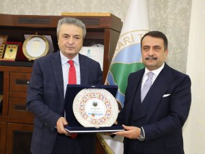 HATSO'dan  hayırsever iş insanı Zeydan'a  plaket