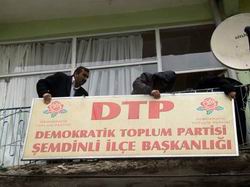 ŞEMDİNLİ DTP TABELASINI İNDİRİLDİ