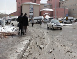 Hakkari'de kar erimeye başladı