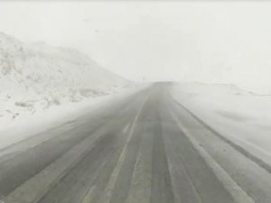 Bahçesaray’da kar yağışı başladı
