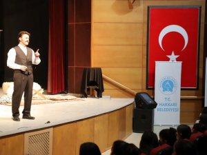 Hakkari'de Ya İstiklal Ya İzmihlal  tiyatro oyunu sahnelendi