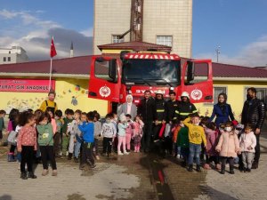 Yüksekovalı minikler itfaiye erleriyle tanıştı