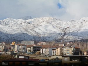 Merzan mahallesine yılın ilk karı düştü