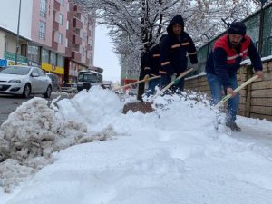 Karla mücadele ekipleri iş başında