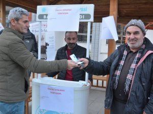 Hakkari belediyesi ücretsiz tiyatro bileti dağıttı