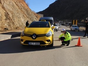 Şemdinli’de kış lastiği denetimi