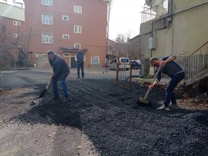 Belediye bir mahalleyi daha asfalta kavuşturdu