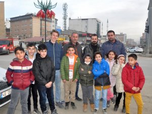 Yüksekovalı çocuklar ilçeyi İngilizce tanıttı