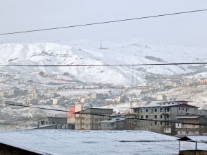Hakkari kent merkezi beyaza büründü