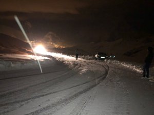 Durankaya yolunda gizli buzlanma