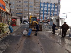 Belediye ekibinden su arızalarına müdahale
