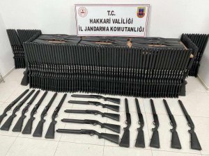 Hakkari ilçelerinde çok sayıda av tüfeği ele geçirildi