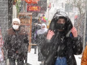 Van’da yoğun kar yağışı
