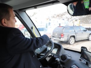 Vali Akbıyık, “Alınan yeni araçlarla Hakkari hayat buluyor”
