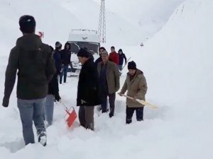 Yüksekova’da çığ düştü