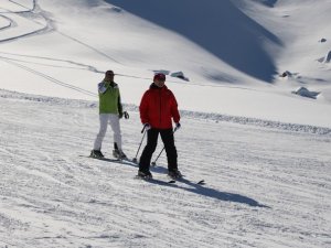 Hakkari’de kayak sezonu açıldı