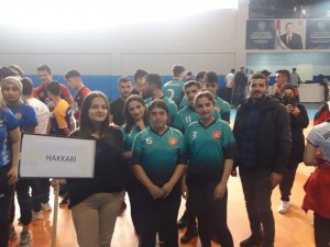 Hakkarili sporcular 7 madalya ile döndü