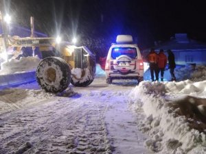 Yol açılana kadar evde doğum yaptı
