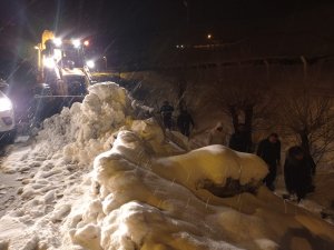 Belediye ekipleri 2400 rakımda 12 saat çalıştı