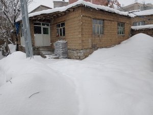 Hakkari'de 328 yerleşim yolu kapandı