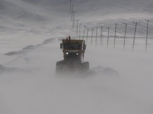 Fırtınada mahsur kalan 40 öğrenci kurtarıldı