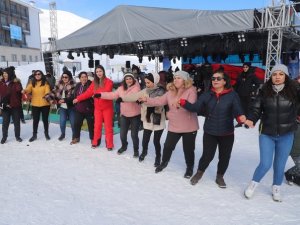 Hakkari 4. kar festivali halaylarla son buldu