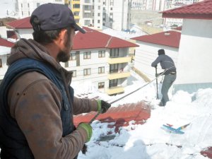 Ekmeğimizi ipin ucunda arıyoruz