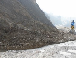 Şırnak karayolunda heyelan