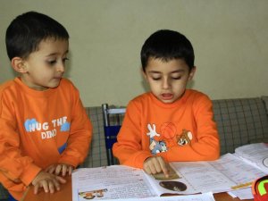 Minik kardeşlerin İstiklal Marşı tutkusu