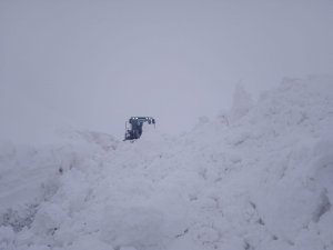 Hakkari'de köy ve mezra yoları ulaşıma açıldı