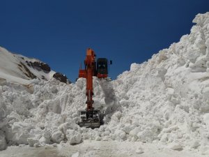 Van-Bahçesaray yolu ulaşıma açıldı