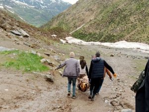 Çığ altında kalan 3 İranlının cesedi bulundu