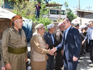 Hakkari Valisi Akbıyık Irak sınırda ziyaretlerde bulundu