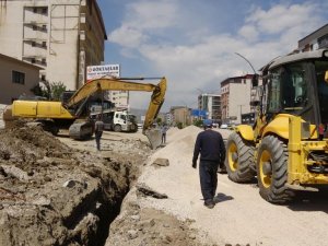 Yüksekova'da kaldırımlar yenileniyor