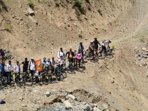 30 kişilik grup 50 kilometre pedal çevirdi