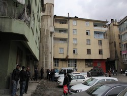 2 kişi elektrik akamına kapıldı