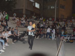 Hakkari'de vatandaşlara 'Buz Devri' filmi izletildi