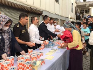 Şemdinli'de aşure ikramı