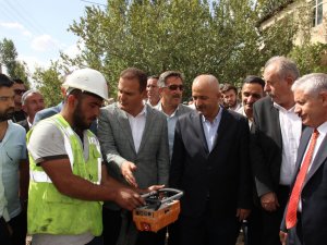 Vali Akbıyık, cami ve taziye evi temeli attı
