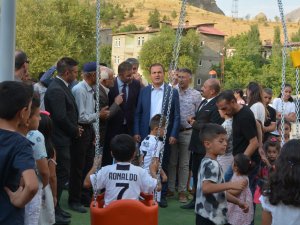 Vali Akbıyık, çocuk oyun parkı açılışını yaptı