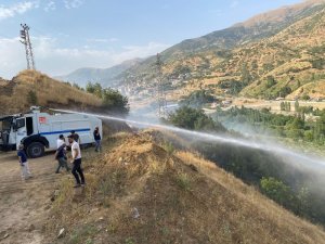 Örtü yangınına TOMA'larla müdahale