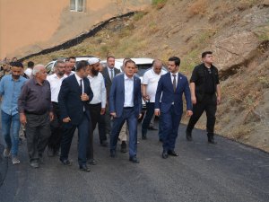 Hakkari'de Çalge ve Pirodan ilk defa asfalta kavuştu