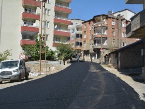 Hakkari'de doğalgaz sonrası asfalt çalışması