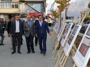 Vali Akbıyık, örgü eserleri fotoğraf sergisini ziyaret etti