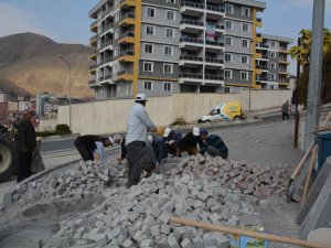 Hakkari begonit taşlarla süsleniyor