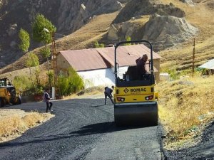 Vali Akbıyık, 1 yılda 25 kilometre asfalt yaptık