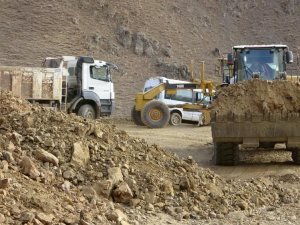 Hakkari'nin en ücra köşelerinde yol çalışması