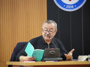 Hakkari'de Şair Şükrü Erbaş imza töreni