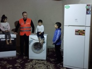 Hakkari'de Özel geresinimli aileye beyaz eşya desteği