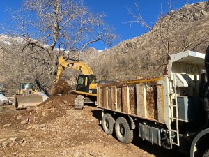 Hakkari Özel idareden hummalı yol çalışması